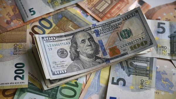 ЦБ понизил курс доллара и евро на 19 апреля