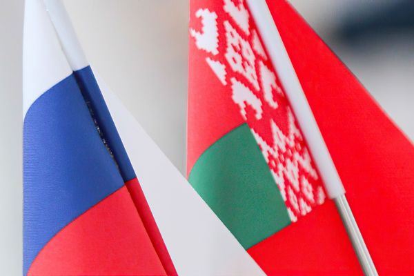 У совместителя основная работа должна быть в РФ
		297