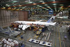 У Boeing кончились болты и гайки