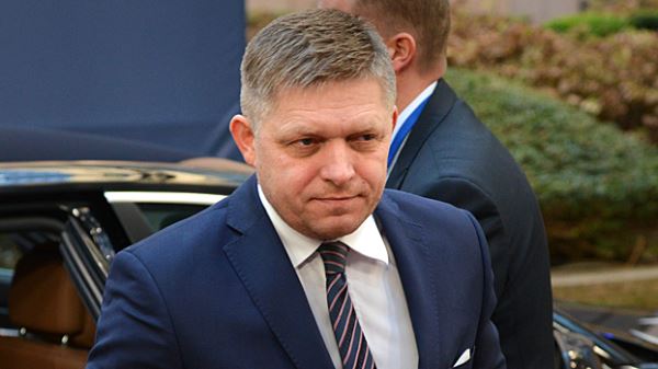 Фицо призвал восстановить транзит газа через Украину