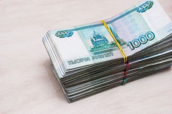 Нужно ли начислять НДФЛ и взносы с матпомощи семье умершего работника