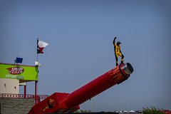 Пушку зарядили человеком, выстрелили и промахнулись. Что случилось с пострадавшим и при чем тут его бывшая жена?