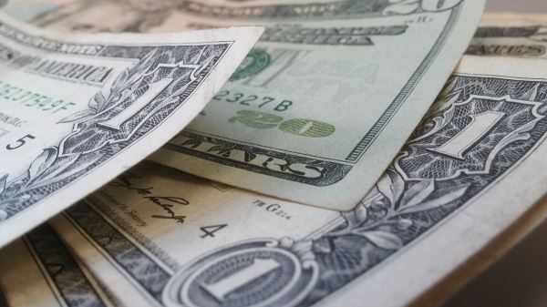 Каким будет курс доллара в мае 2025 года: прогнозы экспертов