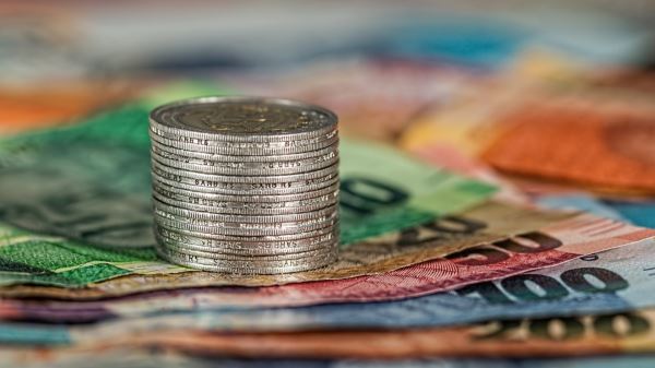 Новая привычка россиян: почему население продолжит копить деньги