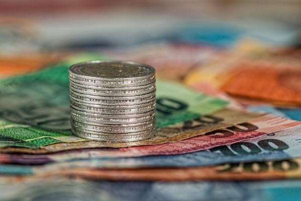 Зарплатный кризис: стоит ли россиянам рассчитывать на прибавку в 2025 году